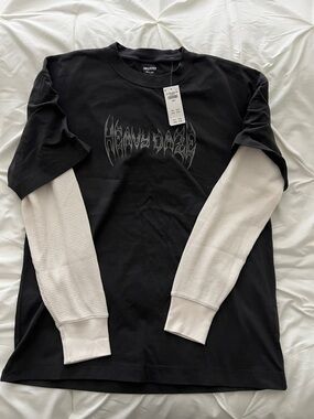 Hollister Men’s Black Long Sleeve Layered Graphic Shirt - White Sleeves